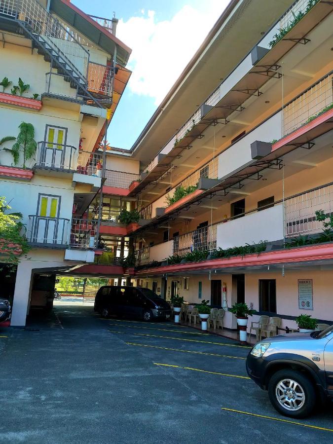 Sola Eleganza Apartelle Quezon City Esterno foto