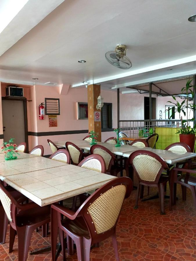 Sola Eleganza Apartelle Quezon City Esterno foto