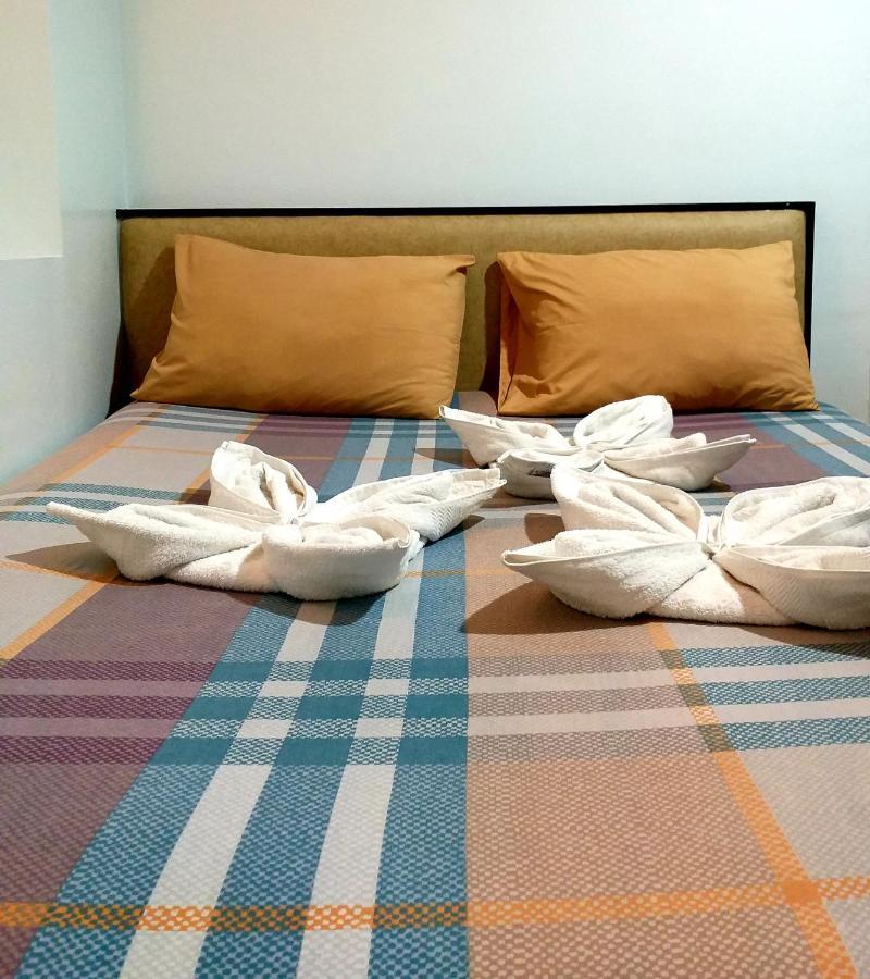 Sola Eleganza Apartelle Quezon City Esterno foto