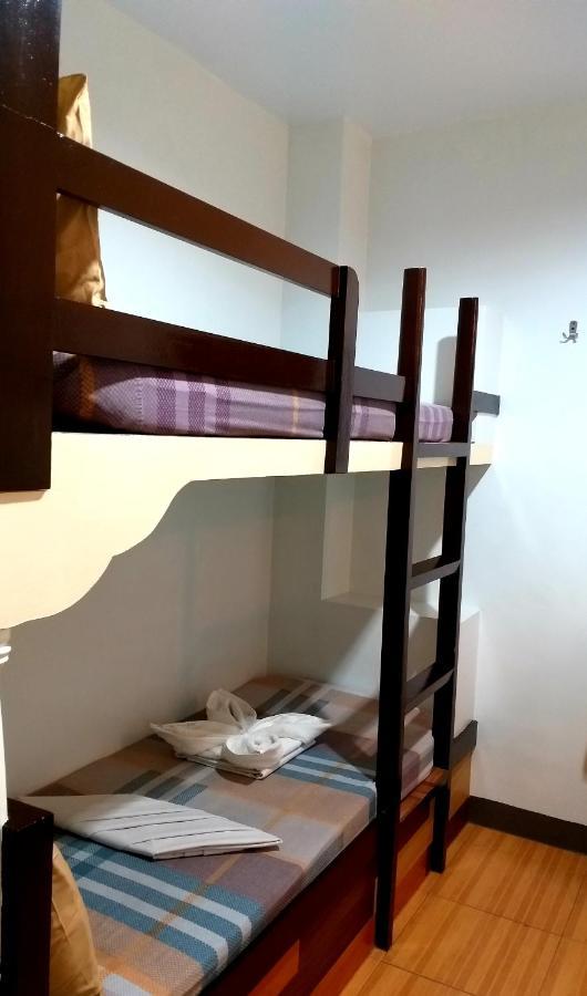 Sola Eleganza Apartelle Quezon City Esterno foto