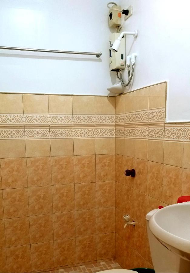 Sola Eleganza Apartelle Quezon City Esterno foto