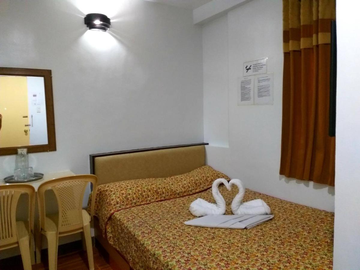 Sola Eleganza Apartelle Quezon City Esterno foto