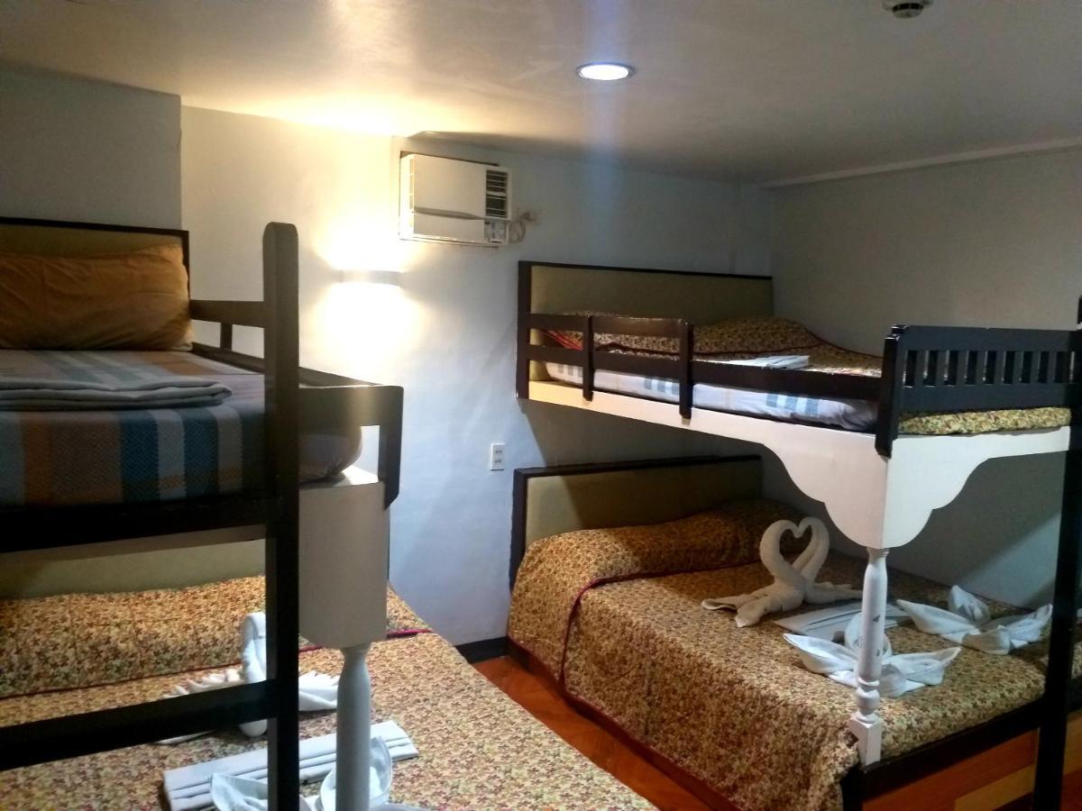 Sola Eleganza Apartelle Quezon City Esterno foto