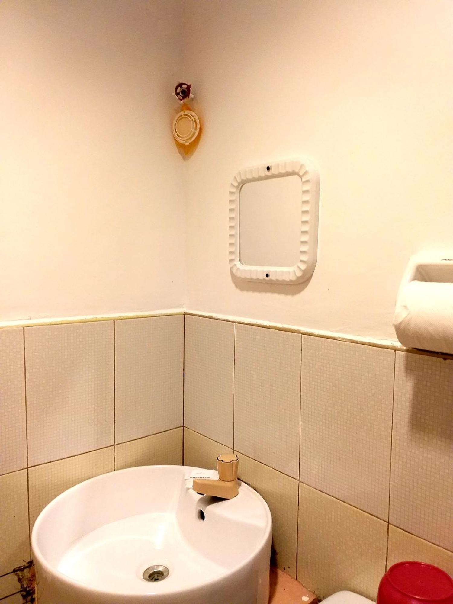 Sola Eleganza Apartelle Quezon City Esterno foto